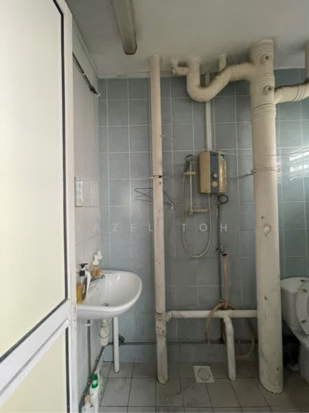 287 Yishun Avenue 6, 287 Yishun Avenue 6, 3 Bedrooms, 1,119 sqft, HDB Flat For Sale, by Hazel Toh, 500209655 - Bathroom - PropertyGuru.com.sg