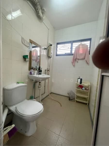 287 Yishun Avenue 6, 287 Yishun Avenue 6, 3 Bedrooms, 1,119 sqft, HDB Flat For Sale, by Hazel Toh, 500209655 - Bathroom - PropertyGuru.com.sg