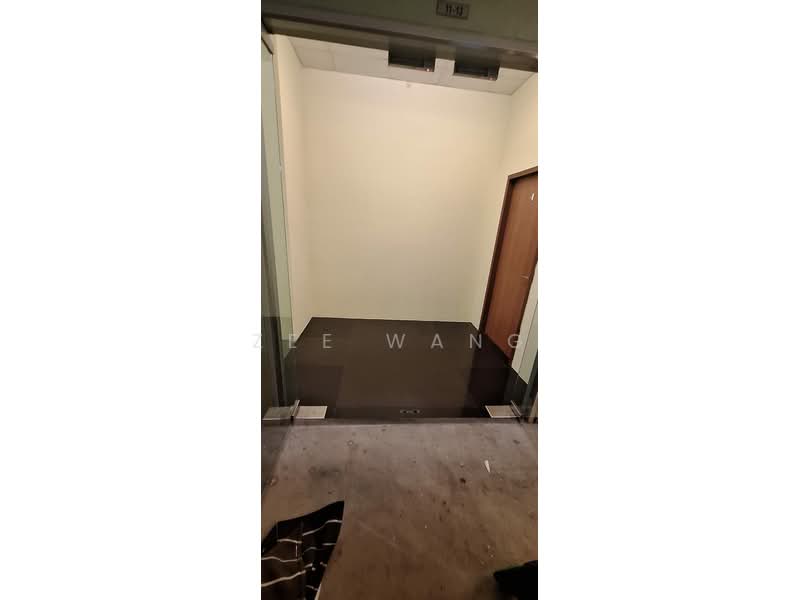 Tradehub 21, 8 Boon Lay Way, 1,647 sqft, Light Industrial (B1) For Sale, by Zee Wang, 500209664 - Entrance - CommercialGuru.com.sg