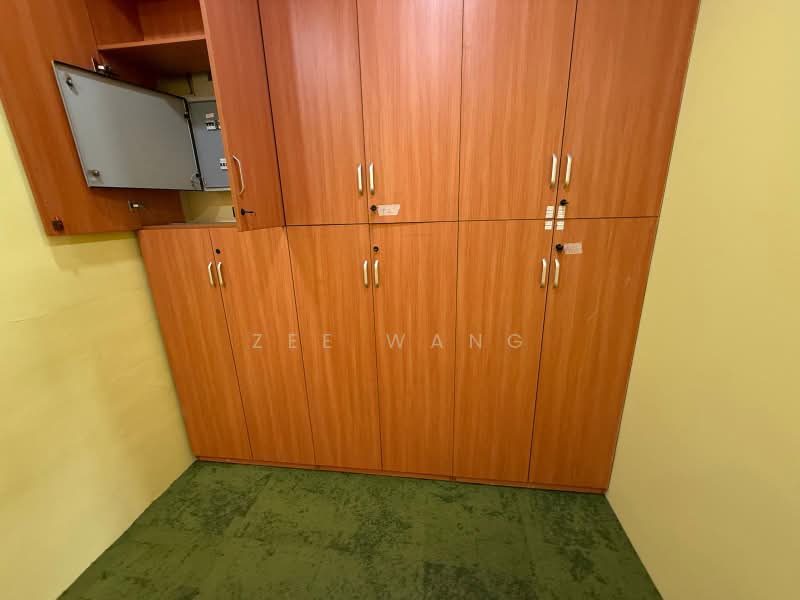 Tradehub 21, 8 Boon Lay Way, 1,647 sqft, Light Industrial (B1) For Sale, by Zee Wang, 500209664 - Interior - CommercialGuru.com.sg