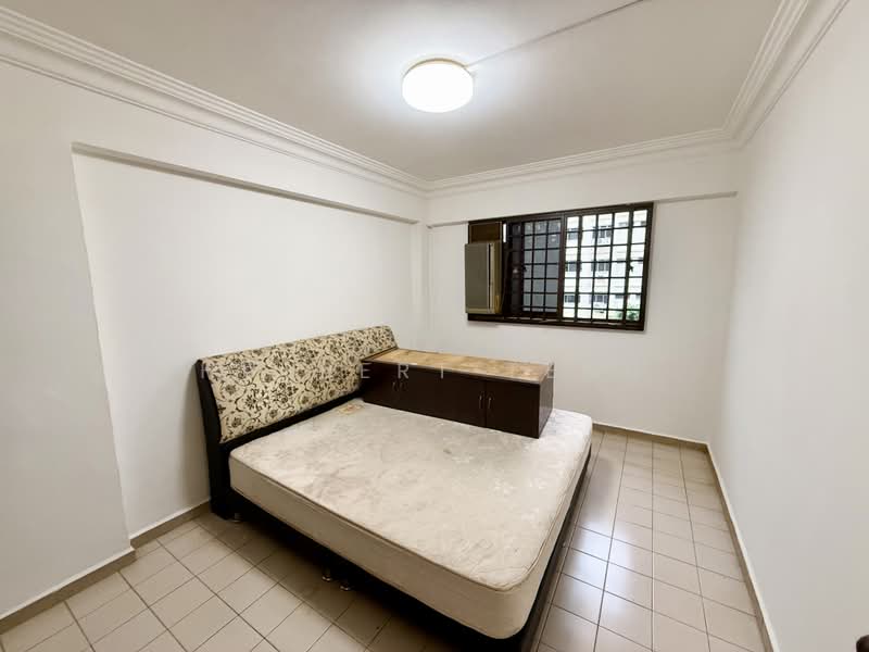 855 Woodlands Street 83, 855 Woodlands Street 83, 3 Bedrooms, 904 sqft, HDB Flat For Sale, by Hulbert Teng, 500209672 - Bedroom - PropertyGuru.com.sg