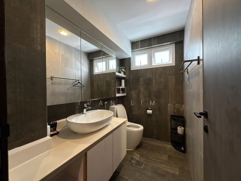 Joo Chiat Place Shophouse, , 4 Bedrooms, 3,380 sqft, Conservation House For Rent, by Ivan Lim, 500209682 - Master Bathroom - PropertyGuru.com.sg