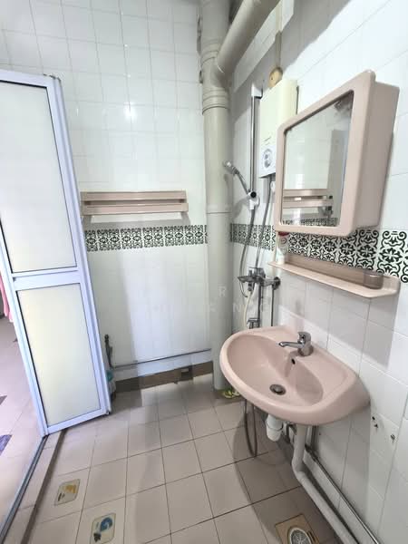 486 Pasir Ris Drive 4, 486 Pasir Ris Drive 4, 4 Bedrooms, 1,334 sqft, HDB Flat For Sale, by Pedro Chuang, 500209683 - Bathroom - PropertyGuru.com.sg