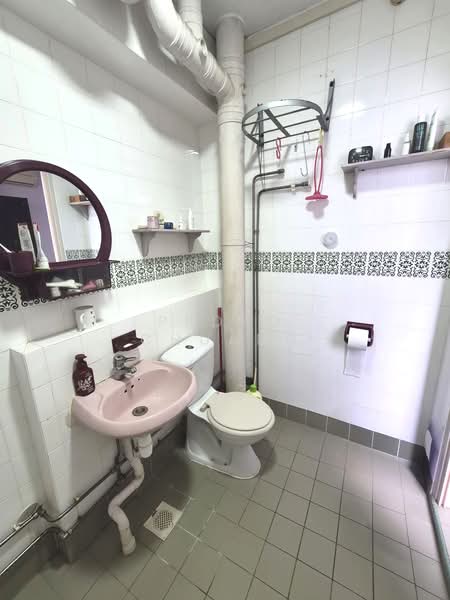 486 Pasir Ris Drive 4, 486 Pasir Ris Drive 4, 4 Bedrooms, 1,334 sqft, HDB Flat For Sale, by Pedro Chuang, 500209683 - Bathroom - PropertyGuru.com.sg