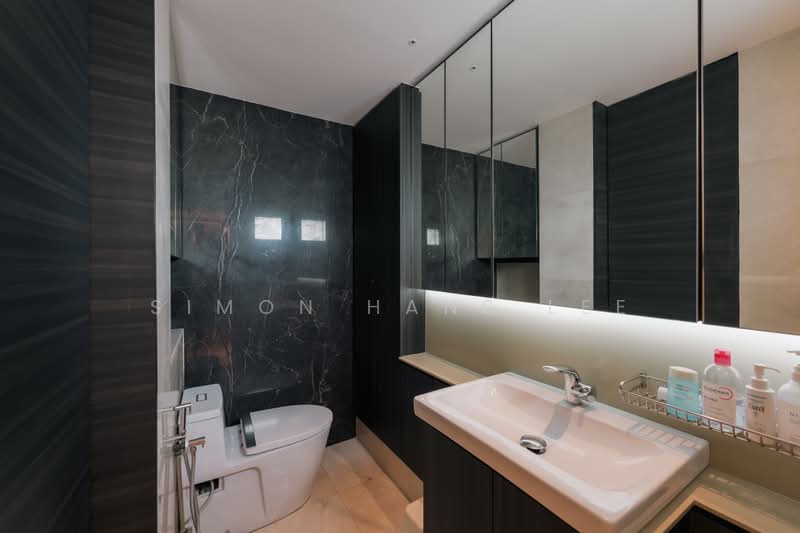 106 Jalan Rajah, 106 Jalan Rajah, 4 Bedrooms, 1,721 sqft, HDB Flat For Sale, by Simon Hans Lee, 500209692 - Master Bathroom - PropertyGuru.com.sg