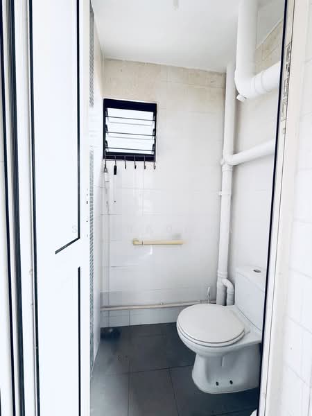 506 Bukit Batok Street 52, 506 Bukit Batok Street 52, 2 Bedrooms, 645 sqft, HDB Flat For Sale, by SQ Raudha, 500209708 - Bathroom - PropertyGuru.com.sg