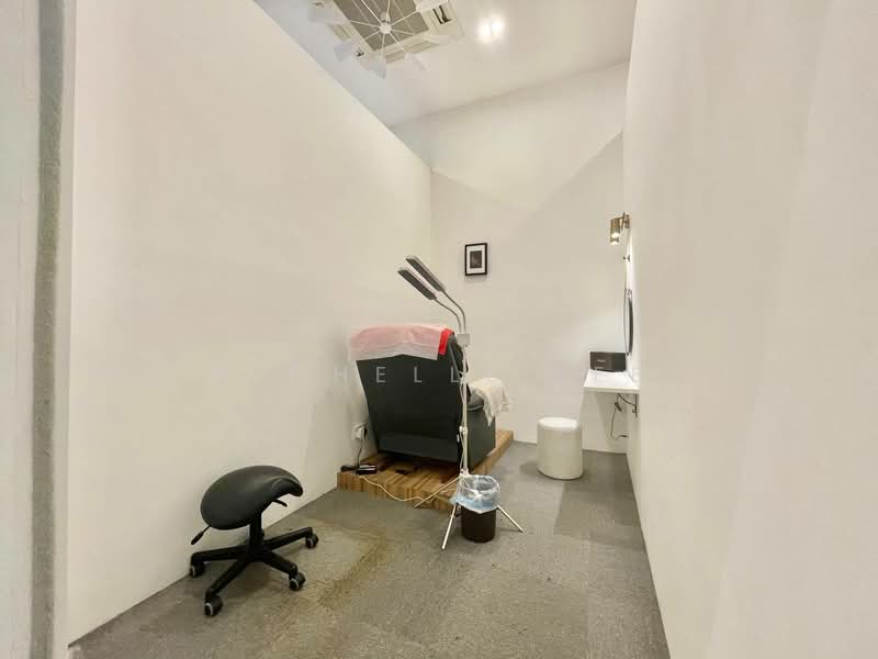 Super Cheap Commercial Unit | Petain Road | Farrer Park MRT | City Square Mall, Petain Road, 904 sqft, Other Retail For Rent, by Michelle Lee, 500209726 - Interior - CommercialGuru.com.sg