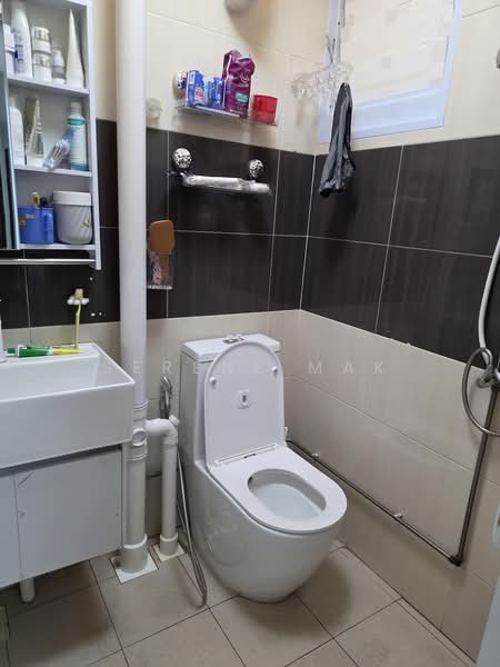 94 Geylang Bahru, 94 Geylang Bahru, 2 Bedrooms, 731 sqft, HDB Flat For Rent, by Serene Mak, 500209740 - Bathroom - PropertyGuru.com.sg