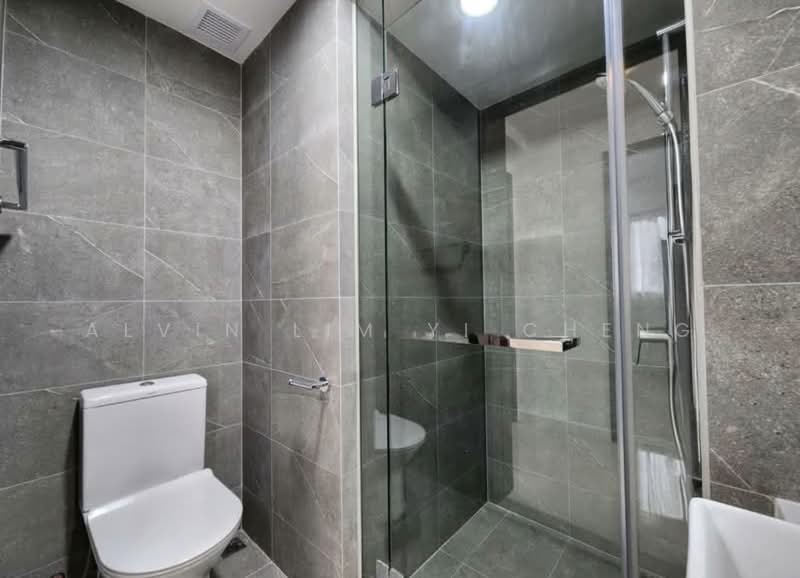 Riverfront Residences, 53 Hougang Avenue 7, 2 Bedrooms, 721 sqft, Condominium For Sale, by Alvin Lim Yi Cheng, 500209742 - Bathroom - PropertyGuru.com.sg