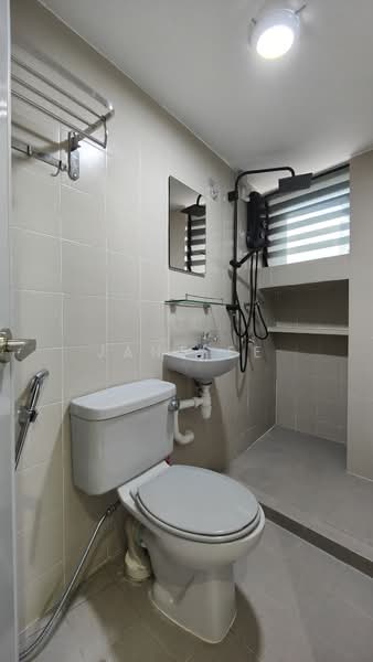Pine Grove, 1P Pine Grove, Room Rental, 245 sqft, Condominium For Rent, by Jane Ee, 500209749 - Bathroom - PropertyGuru.com.sg