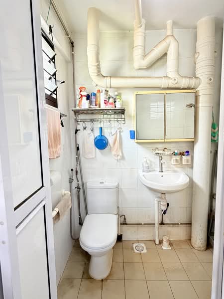 113 Serangoon North Avenue 1, 113 Serangoon North Avenue 1, 3 Bedrooms, 1,076 sqft, HDB Flat For Sale, by Joseph Lee, 500209754 - Bathroom - PropertyGuru.com.sg