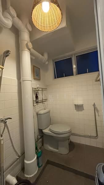 621 Ang Mo Kio Avenue 9, 621 Ang Mo Kio Avenue 9, 2 Bedrooms, 732 sqft, HDB Flat For Sale, by Kenneth Teiw Choon Lin, 500209768 - Bathroom - PropertyGuru.com.sg