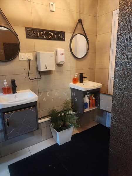 Upper Thomson Road, Sembawang, Upper Thomson Road, 1,800 sqft, Shop / Shophouse For Rent, by Jeannie Anastasia Koe 高晶晶, 500209782 - Bathroom - CommercialGuru.com.sg