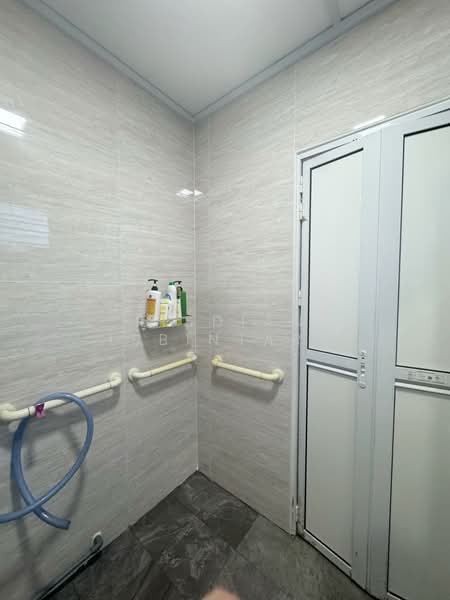 861 Tampines Avenue 5, 861 Tampines Avenue 5, 4 Bedrooms, 1,313 sqft, HDB Flat For Sale, by Risdian Isbintara, 500209785 - Bathroom - PropertyGuru.com.sg
