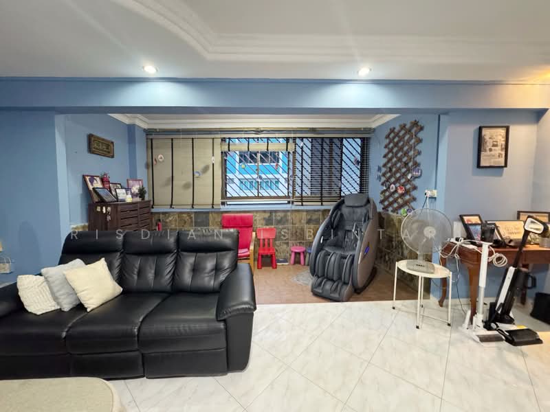 861 Tampines Avenue 5, 861 Tampines Avenue 5, 4 Bedrooms, 1,313 sqft, HDB Flat For Sale, by Risdian Isbintara, 500209785 - Living Room - PropertyGuru.com.sg