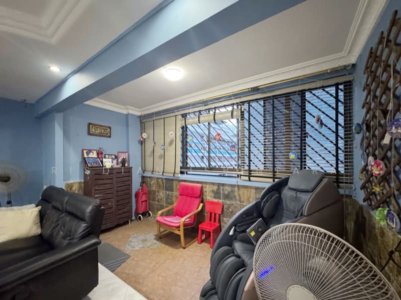 861 Tampines Avenue 5, 861 Tampines Avenue 5, 4 Bedrooms, 1,313 sqft, HDB Flat For Sale, by Risdian Isbintara, 500209785 - Living Room - PropertyGuru.com.sg