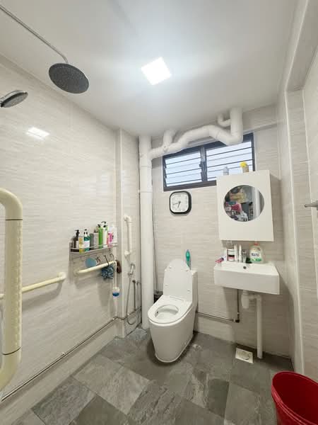 861 Tampines Avenue 5, 861 Tampines Avenue 5, 4 Bedrooms, 1,313 sqft, HDB Flat For Sale, by Risdian Isbintara, 500209785 - Bathroom - PropertyGuru.com.sg