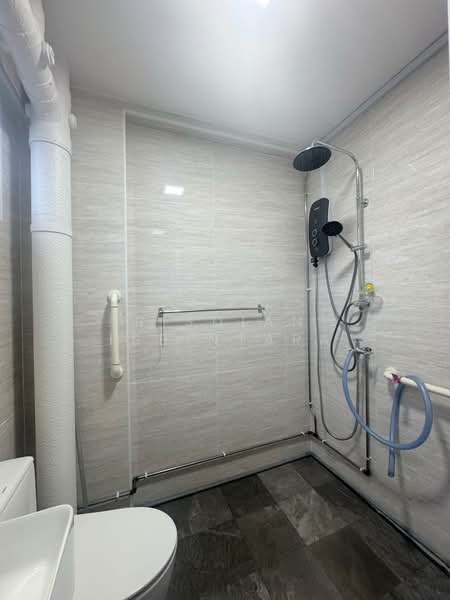 861 Tampines Avenue 5, 861 Tampines Avenue 5, 4 Bedrooms, 1,313 sqft, HDB Flat For Sale, by Risdian Isbintara, 500209785 - Bathroom - PropertyGuru.com.sg