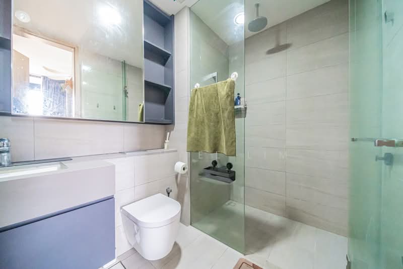The Essence, 1 Chong Kuo Road, 2 Bedrooms, 700 sqft, Condominium For Sale, by Michael Lim, 500209821 - Master Bathroom - PropertyGuru.com.sg