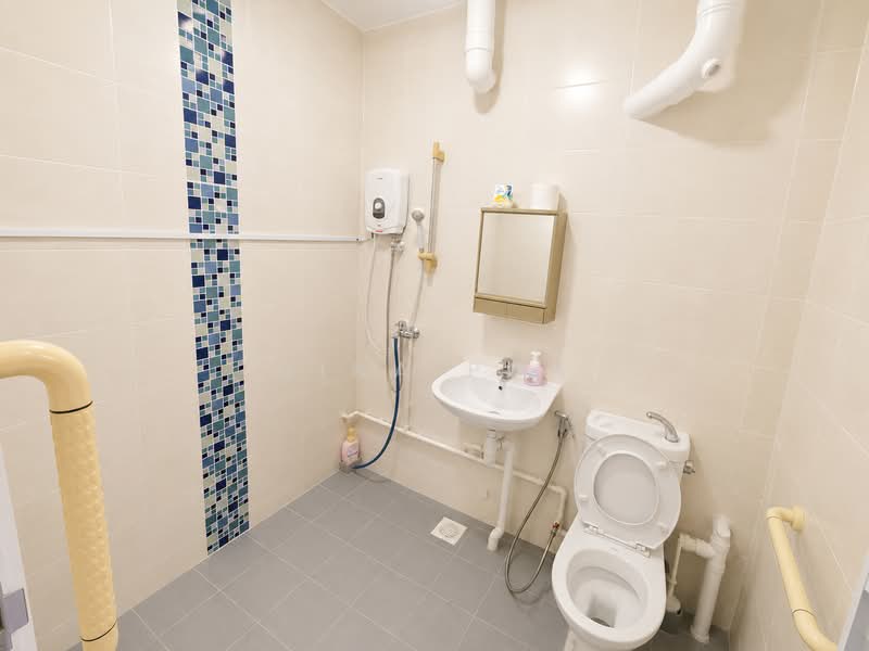 161 Woodlands Street 13, 161 Woodlands Street 13, 2 Bedrooms, 786 sqft, HDB Flat For Sale, by Gina Poa, 500209830 - Bathroom - PropertyGuru.com.sg