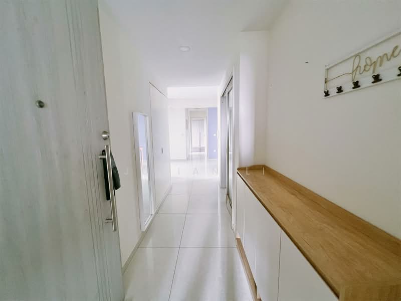 Sea Esta, 22 Pasir Ris Link, 3 Bedrooms, 1,130 sqft, Condominium For Sale, by Julian Li, 500209833 - Corridor - PropertyGuru.com.sg