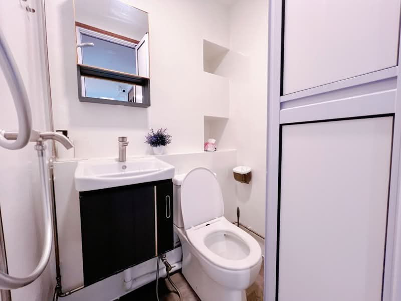 Simei Green Condominium, 1 Simei Street 4, Room Rental, 100 sqft, Condominium For Rent, by June Ling, 500209854 - Bathroom - PropertyGuru.com.sg