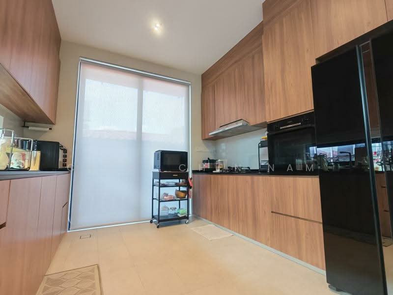 ALMOST NEW SEMI-D IN SIGLAP WITH LIFT AND POOL. TOSCA, CARMEN, FIGARO, OPERA ESTATE, TOSCA, CARMEN, LAKME, FIGARO, SWAN LAKE, OPERA ESTATE, 5 Bedrooms, 7,545 sqft, Semi-Detached House For Sale, by Chong Chen Nam, 500209891 - Kitchen - PropertyGuru.com.sg