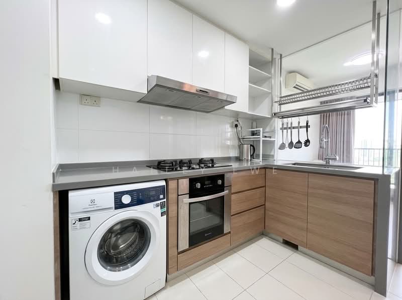 Seastrand, 1 Pasir Ris Link, 3 Bedrooms, 1,109 sqft, Condominium For Rent, by Hailey Ewe, 500209904 - Kitchen - PropertyGuru.com.sg