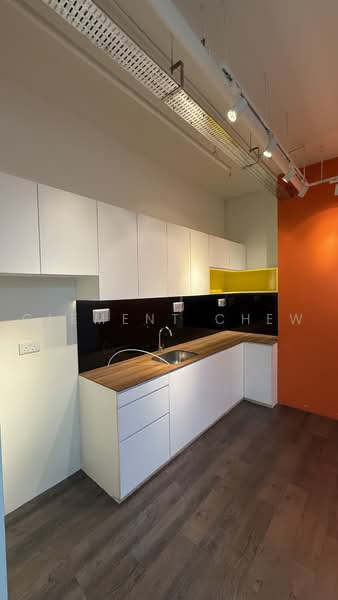 Gemini @ Sims, 2 Sims Close, 3,046 sqft, Light Industrial (B1) For Rent, by Clement Chew, 500209910 - Kitchen - CommercialGuru.com.sg