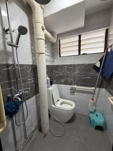 463 Jurong West Street 41, 463 Jurong West Street 41, 2 Bedrooms, 720 sqft, HDB Flat For Sale, by Ahmad Ibrahim, 500209911 - Bathroom - PropertyGuru.com.sg