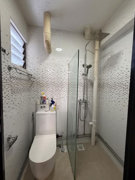 463 Jurong West Street 41, 463 Jurong West Street 41, 2 Bedrooms, 720 sqft, HDB Flat For Sale, by Ahmad Ibrahim, 500209911 - Bathroom - PropertyGuru.com.sg