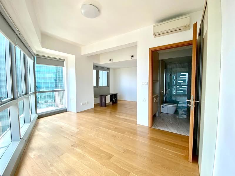 The Sail @ Marina Bay, 6 Marina Boulevard, 3 Bedrooms, 1,313 sqft, Condominium For Sale, by Holly Yan, 500209915 - Living Room - PropertyGuru.com.sg