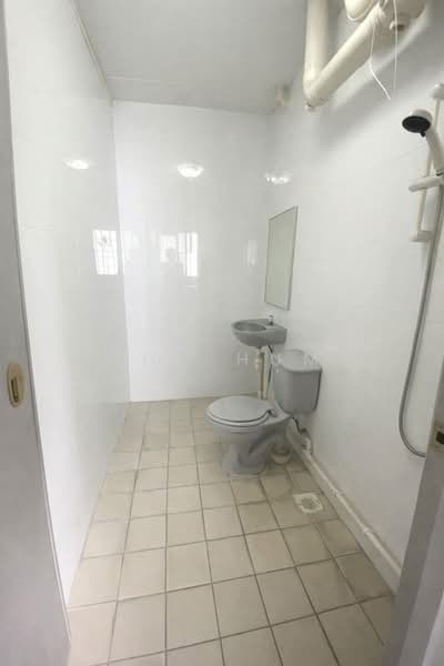 540 Jelapang Road, 540 Jelapang Road, 3 Bedrooms, 1,292 sqft, HDB Flat For Sale, by Bob Hum, 500209917 - Bathroom - PropertyGuru.com.sg
