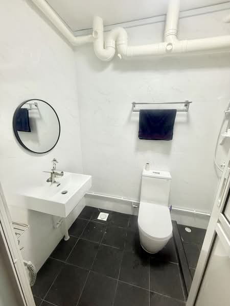 512 Serangoon North Avenue 4, 512 Serangoon North Avenue 4, 3 Bedrooms, 1,292 sqft, HDB Flat For Sale, by Zan Sim (沈瓒延), 500209953 - Bathroom - PropertyGuru.com.sg