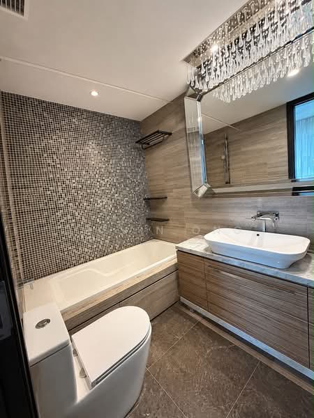 Thomson Grand, 13 Sin Ming Walk, 2 Bedrooms, 947 sqft, Condominium For Sale, by Delvin Ong, 500209963 - Bathroom - PropertyGuru.com.sg