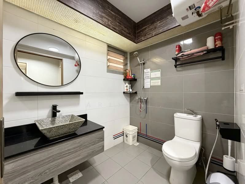 355A Anchorvale Lane, 355A Anchorvale Lane, 3 Bedrooms, 1,001 sqft, HDB Flat For Sale, by Farihin ., 500209990 - Common Bathroom - PropertyGuru.com.sg