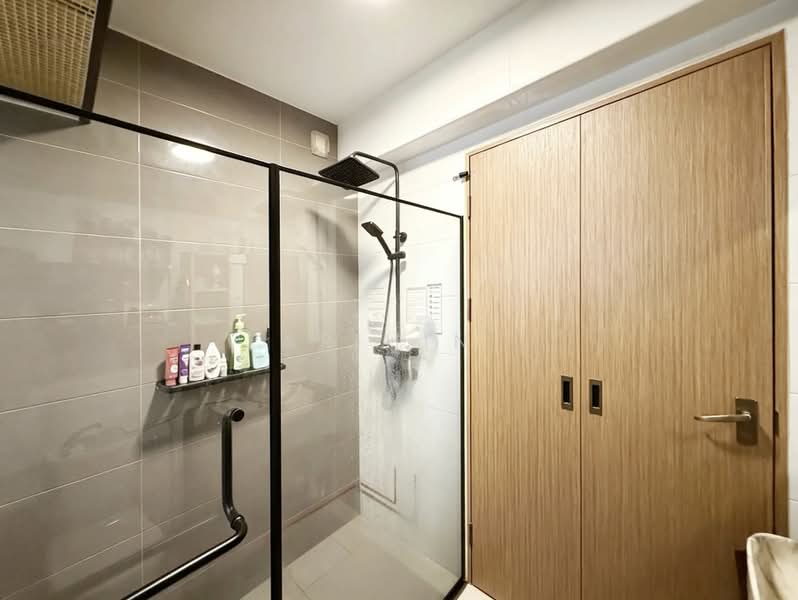 355A Anchorvale Lane, 355A Anchorvale Lane, 3 Bedrooms, 1,001 sqft, HDB Flat For Sale, by Farihin ., 500209990 - Master Bathroom - PropertyGuru.com.sg