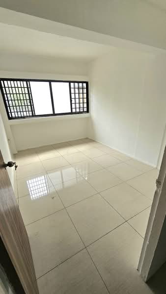 Single or 2-Storey Retail &/or F&B Shophouse. Good Visibility, P/Fitted, Ample Parking, Convenient!, Cheng San, Ang Mo Kio, 2,331 sqft, Shop / Shophouse For Rent, by Clara Heng, 500209991 - Interior - CommercialGuru.com.sg