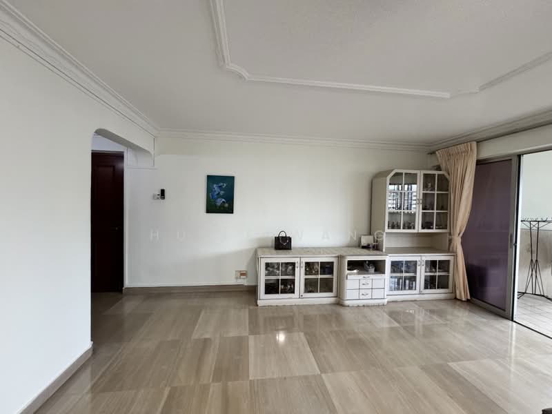 655 Hougang Avenue 8, 655 Hougang Avenue 8, 3 Bedrooms, 1,292 sqft, HDB Flat For Sale, by Huile Wang, 500210002 - Living Room - PropertyGuru.com.sg