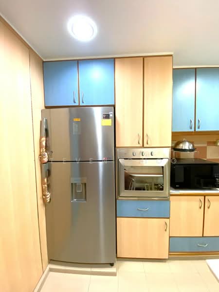 421 Ang Mo Kio Avenue 10, 421 Ang Mo Kio Avenue 10, 3 Bedrooms, 1,066 sqft, HDB Flat For Sale, by Steven Choo, 500210011 - Kitchen - PropertyGuru.com.sg