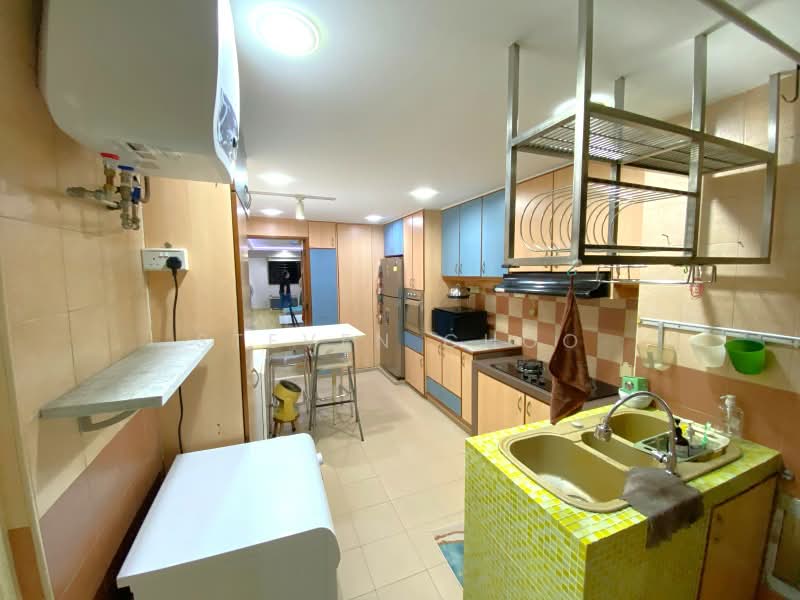421 Ang Mo Kio Avenue 10, 421 Ang Mo Kio Avenue 10, 3 Bedrooms, 1,066 sqft, HDB Flat For Sale, by Steven Choo, 500210011 - Kitchen - PropertyGuru.com.sg