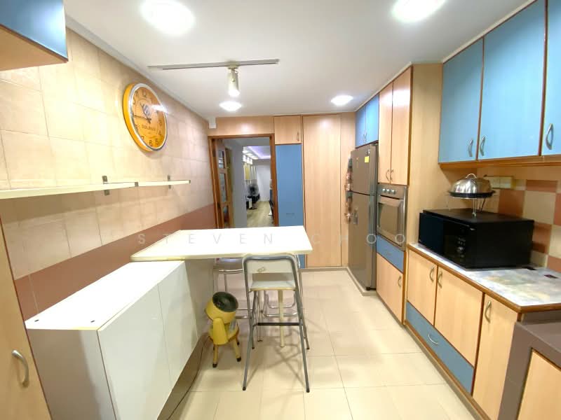 421 Ang Mo Kio Avenue 10, 421 Ang Mo Kio Avenue 10, 3 Bedrooms, 1,066 sqft, HDB Flat For Sale, by Steven Choo, 500210011 - Kitchen - PropertyGuru.com.sg