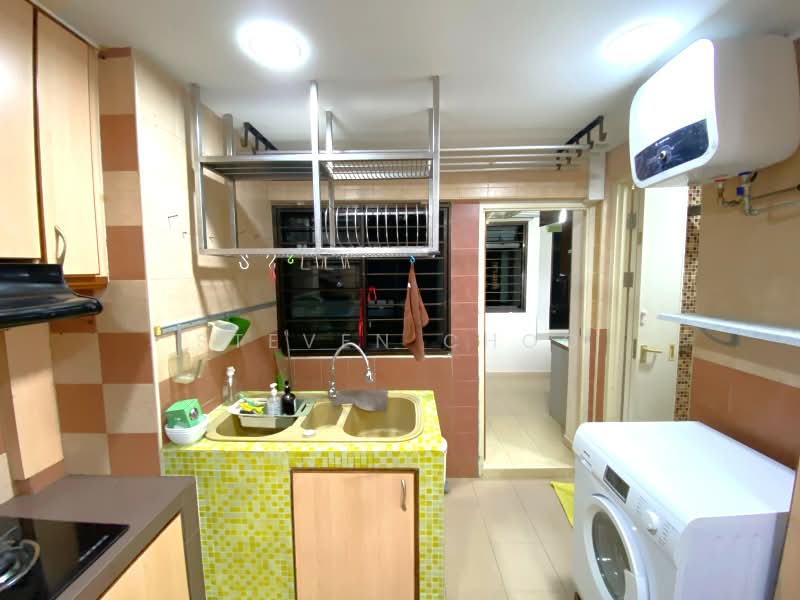 421 Ang Mo Kio Avenue 10, 421 Ang Mo Kio Avenue 10, 3 Bedrooms, 1,066 sqft, HDB Flat For Sale, by Steven Choo, 500210011 - Kitchen - PropertyGuru.com.sg