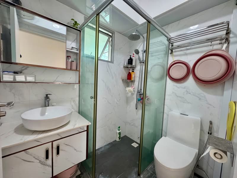 477A Upper Serangoon View, 477A Upper Serangoon View, 3 Bedrooms, 990 sqft, HDB Flat For Sale, by Elson Lee, 500210017 - Bathroom - PropertyGuru.com.sg