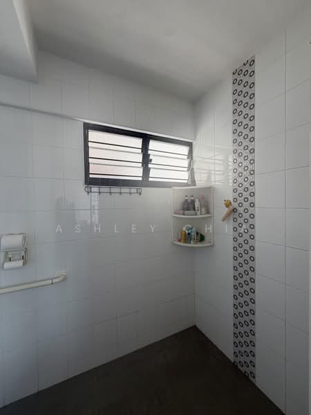 430 Jurong West Avenue 1, 430 Jurong West Avenue 1, 3 Bedrooms, 1,108 sqft, HDB Flat For Sale, by Ashley Chia, 500210018 - Bathroom - PropertyGuru.com.sg
