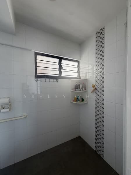 430 Jurong West Avenue 1, 430 Jurong West Avenue 1, 3 Bedrooms, 1,108 sqft, HDB Flat For Sale, by Ashley Chia, 500210018 - Bathroom - PropertyGuru.com.sg
