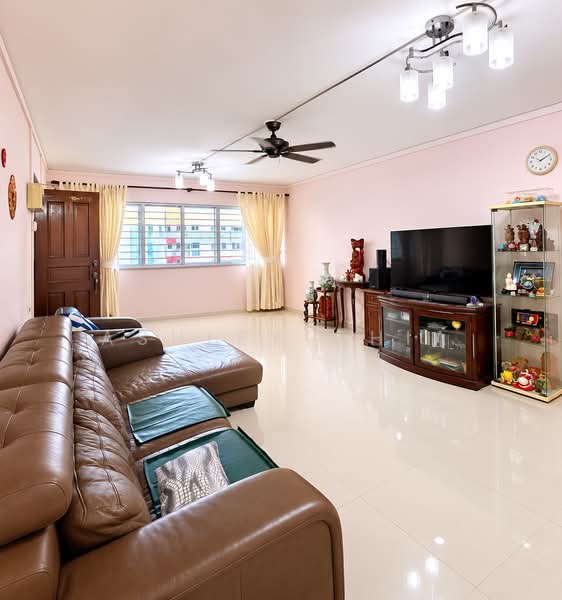 430 Jurong West Avenue 1, 430 Jurong West Avenue 1, 3 Bedrooms, 1,108 sqft, HDB Flat For Sale, by Ashley Chia, 500210018 - Living Room - PropertyGuru.com.sg