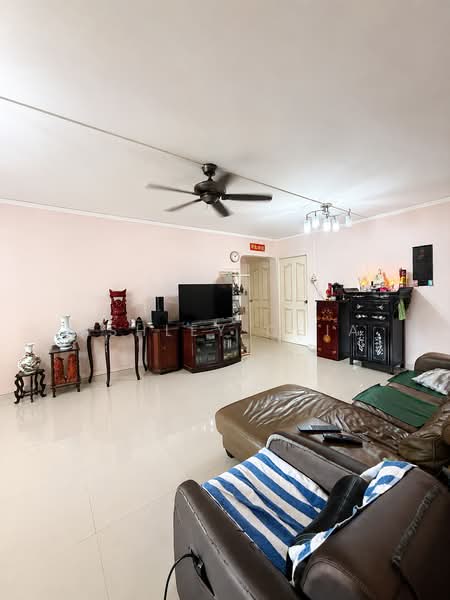 430 Jurong West Avenue 1, 430 Jurong West Avenue 1, 3 Bedrooms, 1,108 sqft, HDB Flat For Sale, by Ashley Chia, 500210018 - Living Room - PropertyGuru.com.sg