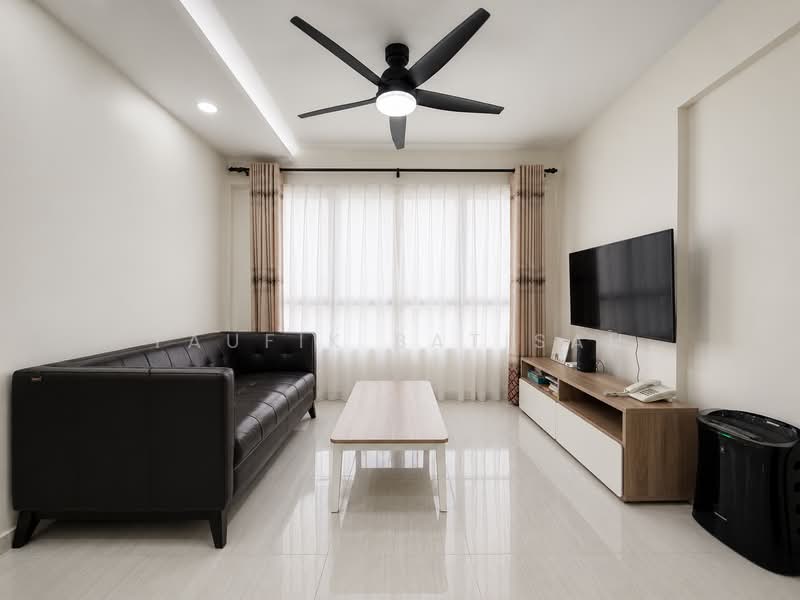 443D Bukit Batok West Avenue 8, 443D Bukit Batok West Avenue 8, 3 Bedrooms, 990 sqft, HDB Flat For Sale, by Taufik Batisah, 500210025 - Living Room - PropertyGuru.com.sg
