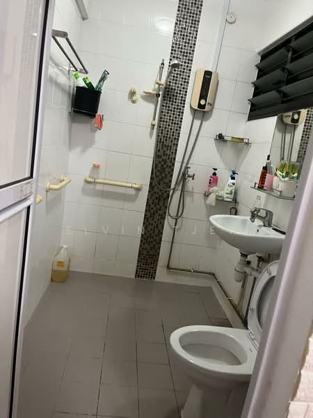 168 Bukit Batok West Avenue 8, 168 Bukit Batok West Avenue 8, Room Rental, 200 sqft, HDB Flat For Rent, by Elvin Tjew, 500210026 - Bathroom - PropertyGuru.com.sg